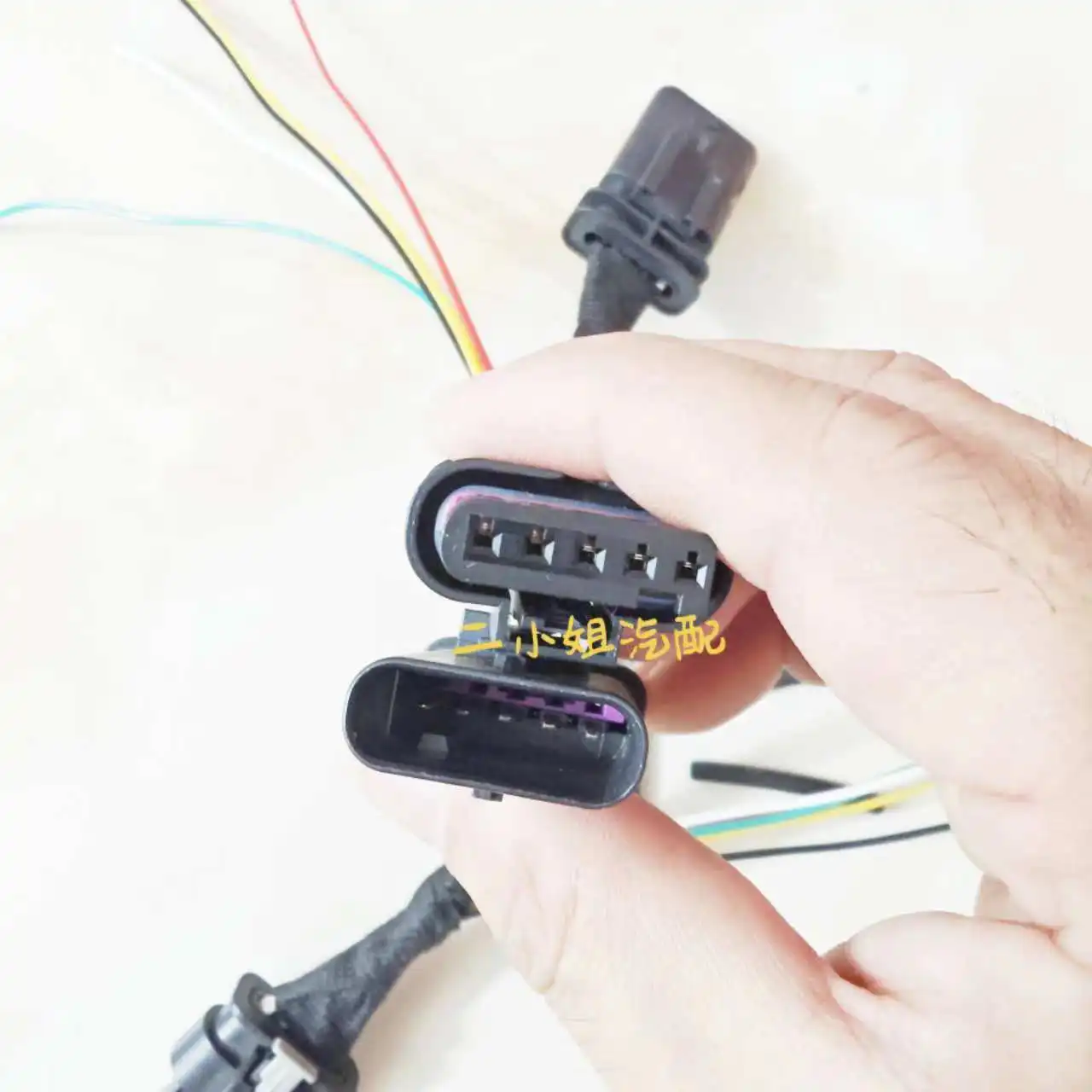 modelY Navigator Light Non-Destructive Adapter Cable T esla ModelY The Rear Lip Has No Damage and the Wires Can Be Removed