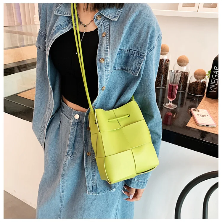 Fashion Korean Style Women\'s Woven Mini Bucket Bag 2024 Spring Solid Color PU Pleated Shoulder Crossbody Female Bags