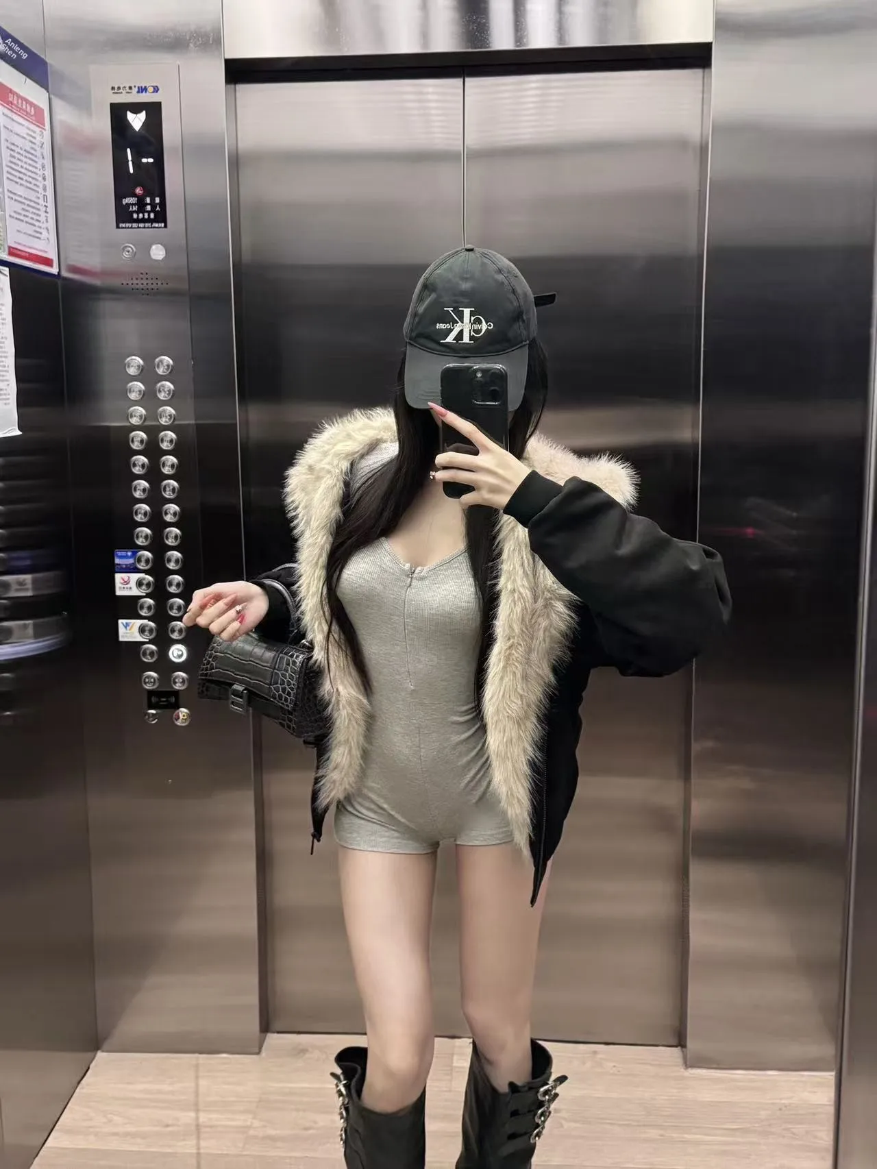 セクシーなアメリカンロングスリーブジッパーデザインスリムフィットTシャツレディース2026年秋新作タイトワンピースベースシャツインス通勤