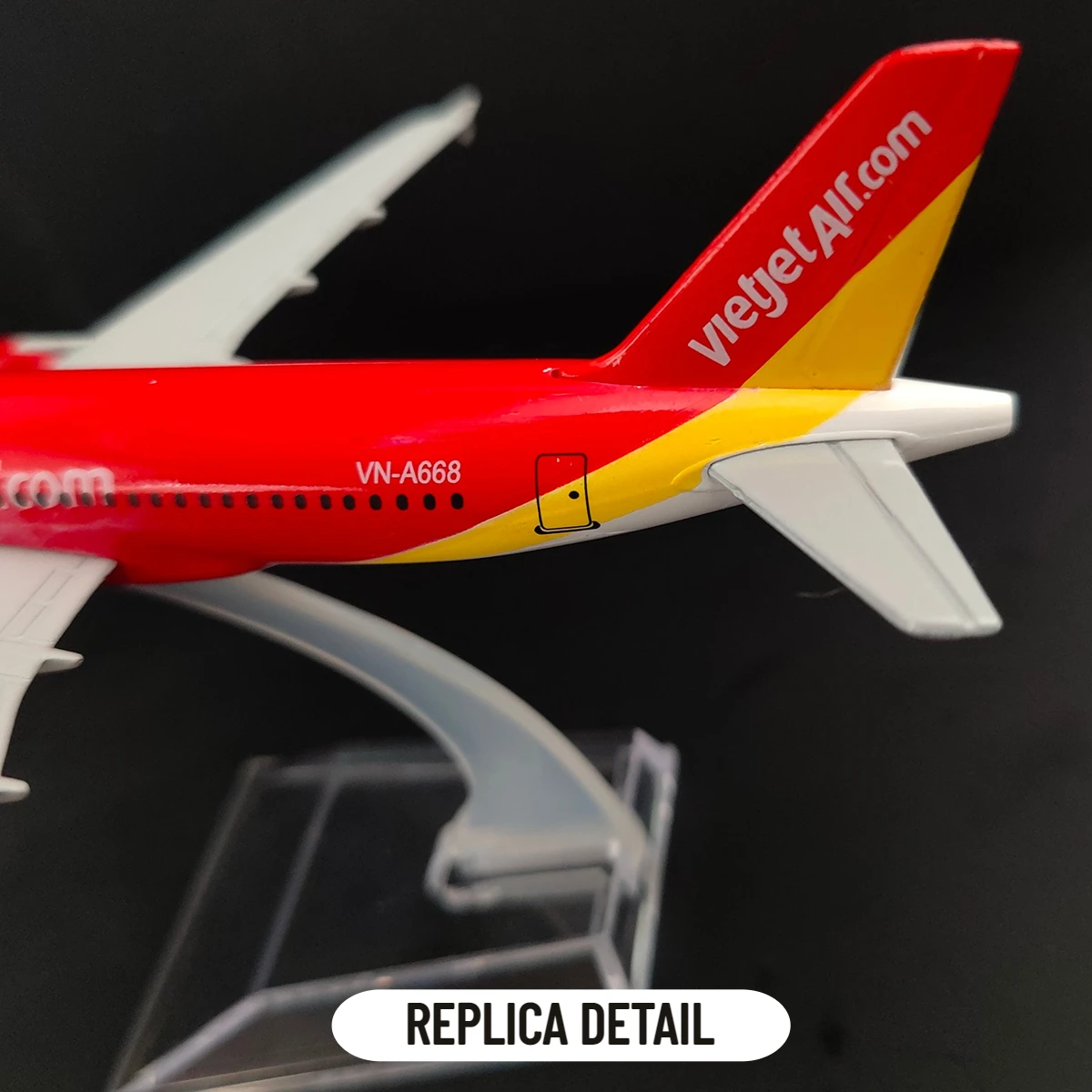 Scale 1:400 Metal Aircraft Replica 15cm Vietjet A320 Airline Boeing Airbus Airplane Model Miniature Gift for Boys