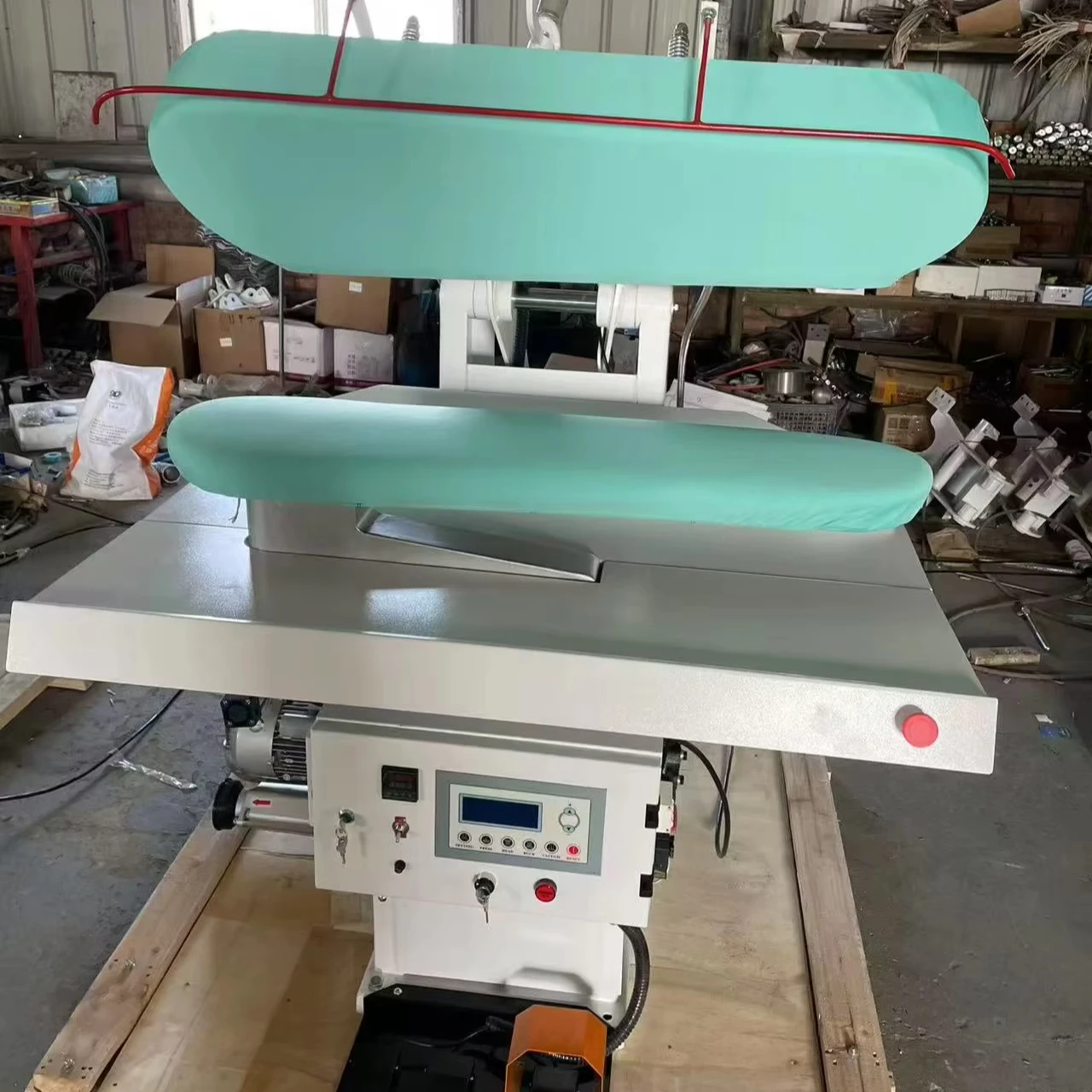 Industrial steam press, clothing, commercial laundry equipment, shirts and pants, press iron, heating iron