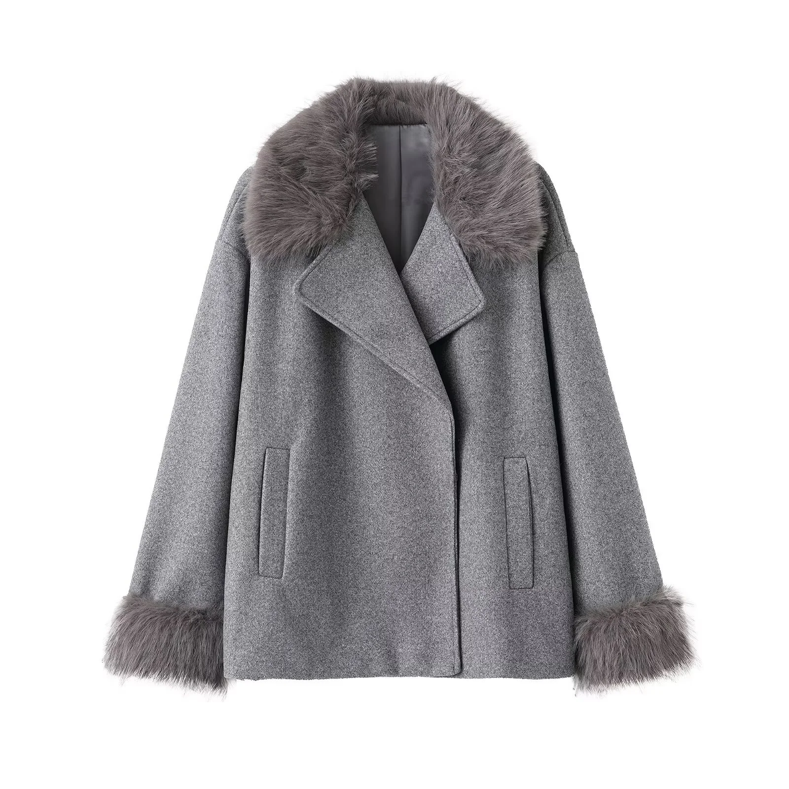 معطف نسائي جديد لخريف 2025 فضفاض غير رسمي ومزاجي وأكمام طويلة بتأثير من الفرو الصناعي معطف مرقع