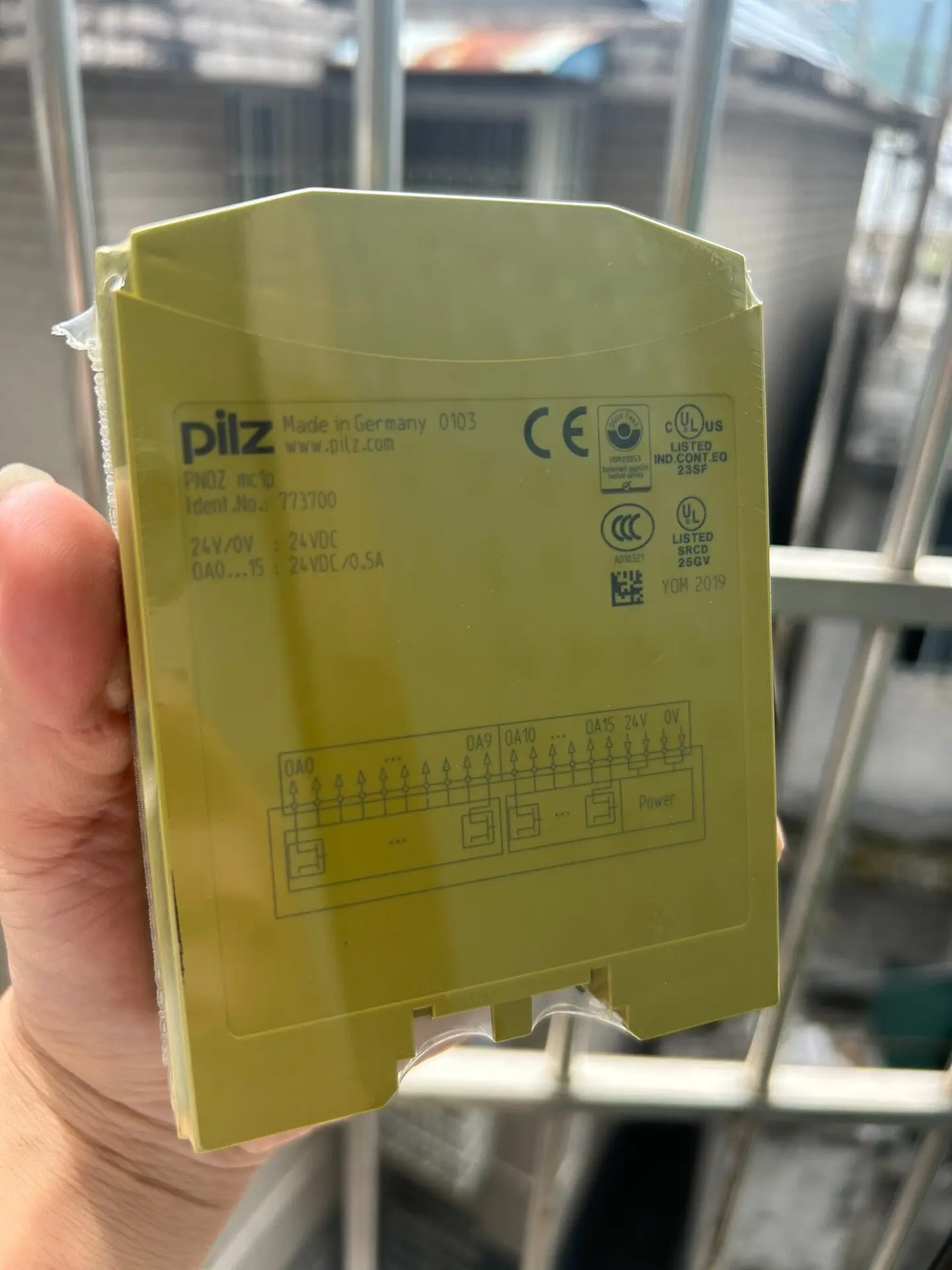 Pilz safety relay mc1p 773700 in Stock