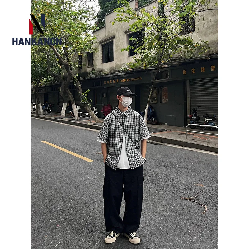 

Loose casual men's plaid short-sleeve shirt, Harajuku style, breathable, sweat-wicking for travel, vacation shirt.