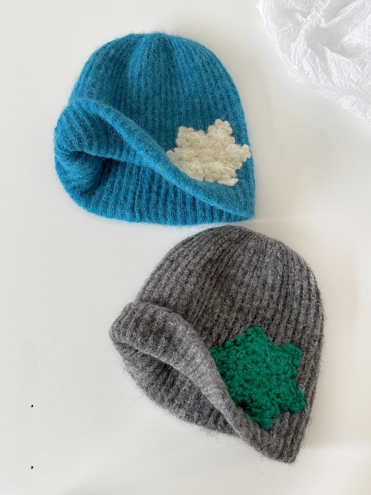 Handmade 3D Snowflake Atmosphere Cold Hat Women's Winter Warm Knitted Hat Showing Face Small Wool Beanie Cap Tide