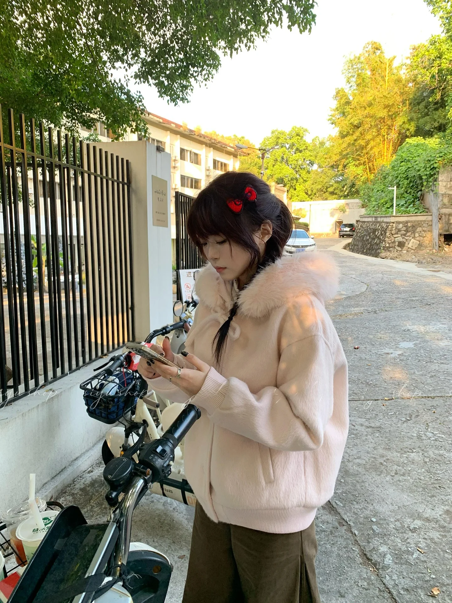 

Thiened Woolen Coat Women's Autumn Winter Warm Plu Bow Tie Hat Coat Princ Sle Long Sve Regular Length Chinese Made