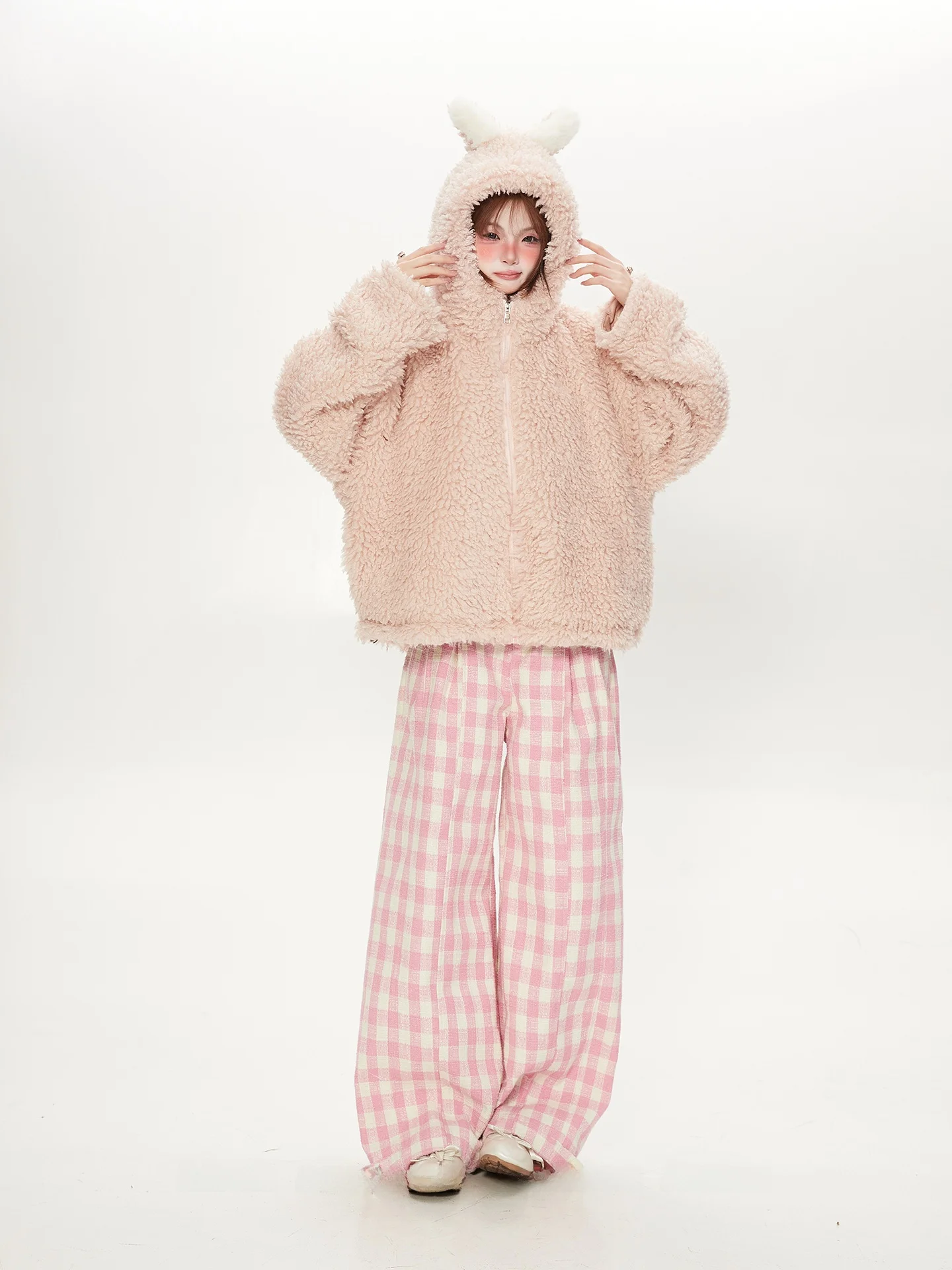 

Шикарная женская зимняя куртка с капюшоном и ушками из овечьей шерсти, свободного кроя, в корейском стиле, милая розовая, с вышивкой, утепленная, из полиэстера