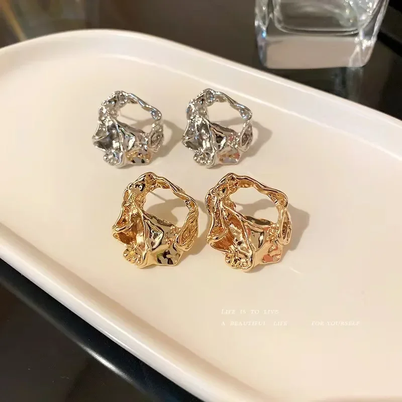 Vintage Ruffled Geometry Personality Design Earrings for Women Irregularity Three-dimensional Hollow Stud Earring Party Jewelry