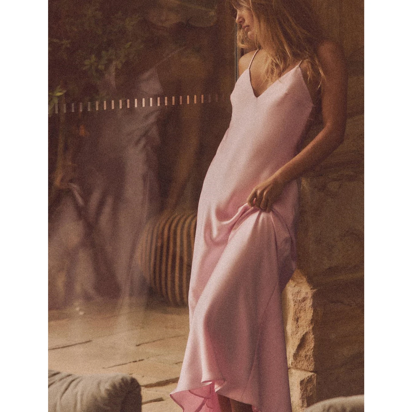 夏の女性用Vネックシルクサテンミディ丈ロングドレス、ハイウエスト、無地、通勤、カジュアル、シングルピース