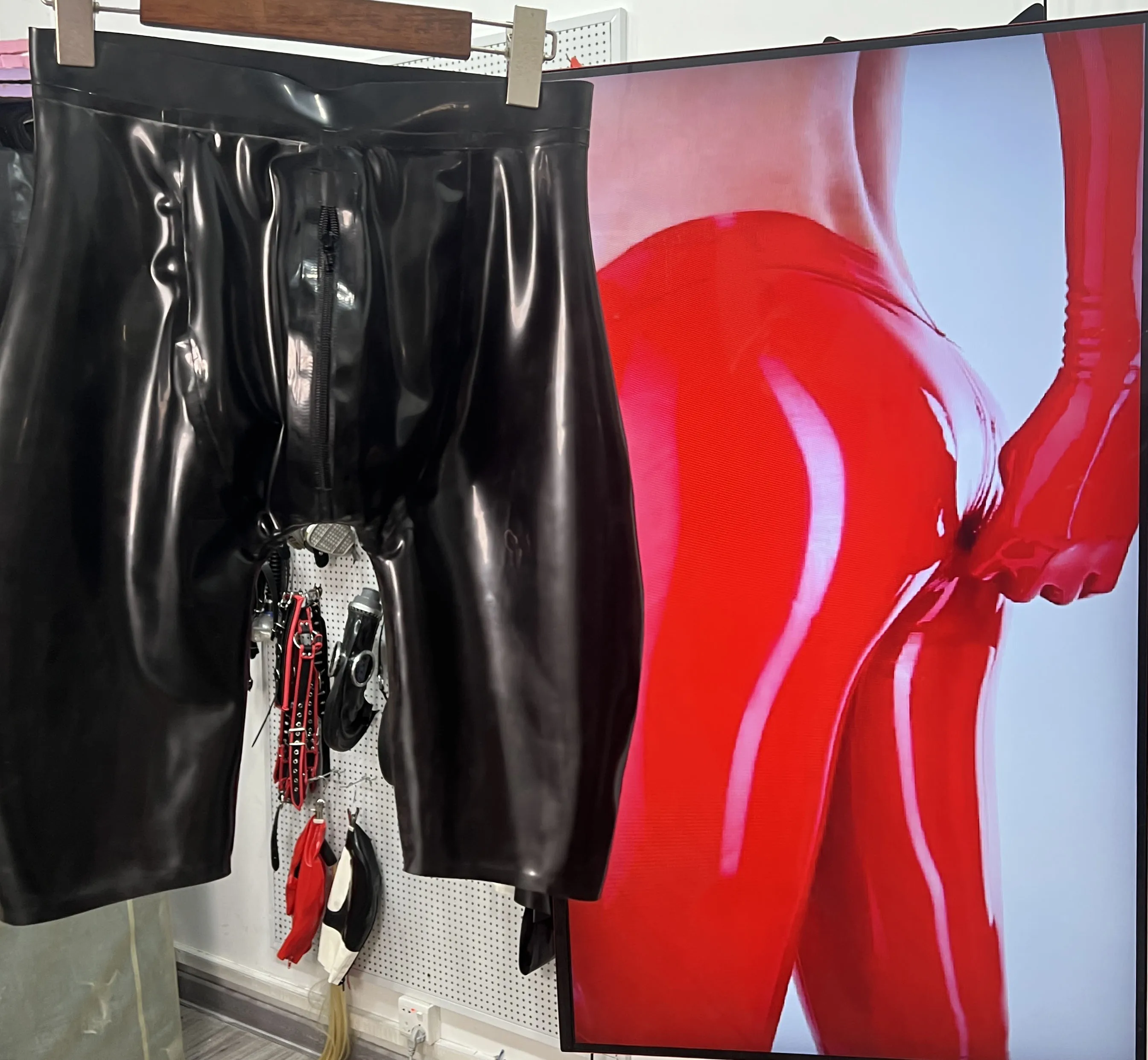 

Plus Size Unisex Rubber Shorts Pants Black High Waist Front Zipper Texture Comfortable Stretch Style Daily Casual Trousers