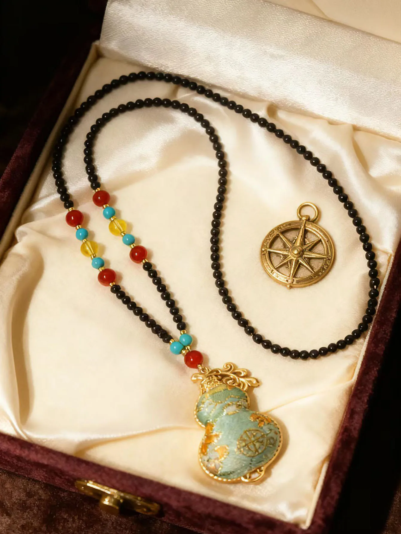 

2026New handmade multi-accessory combination elegant women's pendant necklace sweater chain suitable for various occasions