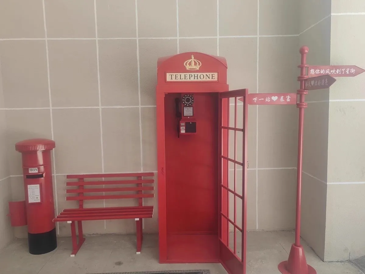 London Phone Booth Vintage Wedding Decoration Artificial Flower Pink London Phone Booth