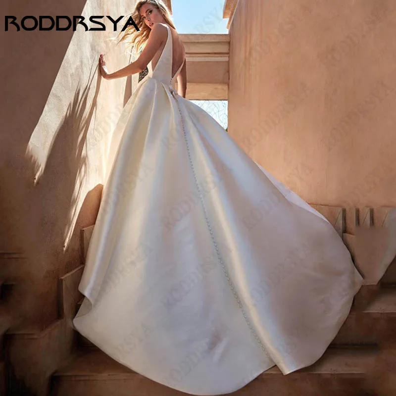 RODDRSYA Scoop Neck Satin Bridal Party Sleeveless Button A-Line Vestido Noiva Spagehtti Straps Open Back Wedding Dress For Women