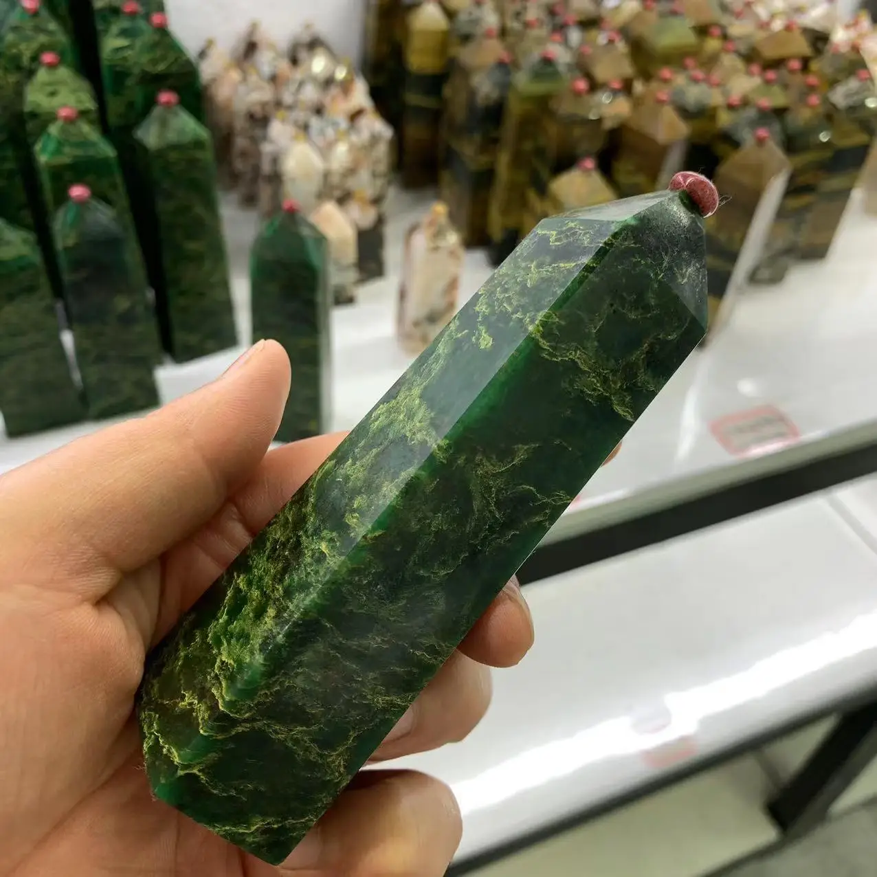 

Натуральный изумрудный кристалл, энергетический драгоценный камень, Рейки, обелиск, Рейки, исцеление, подарок, украшение для комнаты, украшение для дома