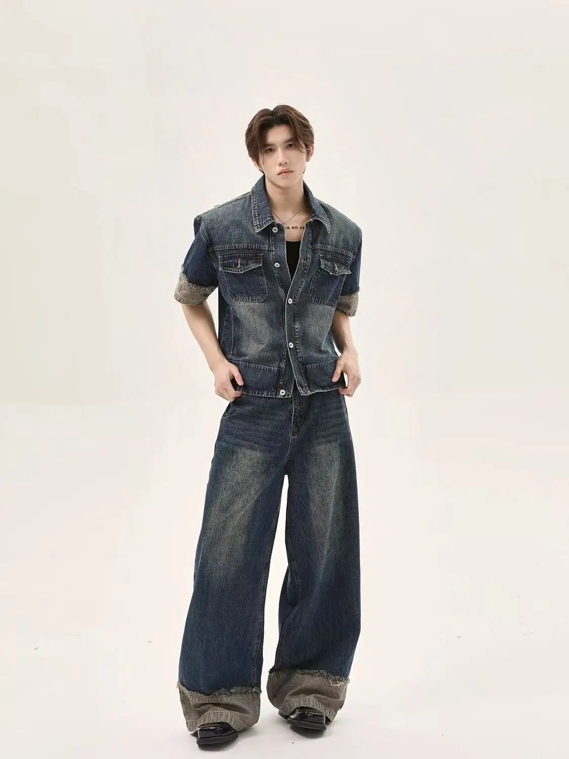 

Ретро-комплект: джинсовая куртка в стиле пэчворк и свободные прямые джинсы, летняя модная мужская одежда, дышащие молодежные джинсы