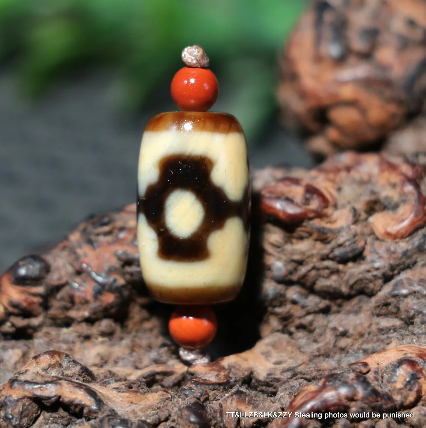 

Magic Energy Tibetan Top Old Agate Ivory Color Honestly 3 Eye Bucket SHape dZi Bead Totem Amulet LKbrother Talisman UPD0623A18