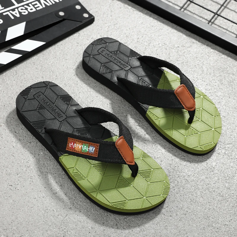 

Модные брендовые шлепанцы для мужчин: нескользящие сандалии на мягкой подошве для летнего отдыха на пляже – универсальные и стильные