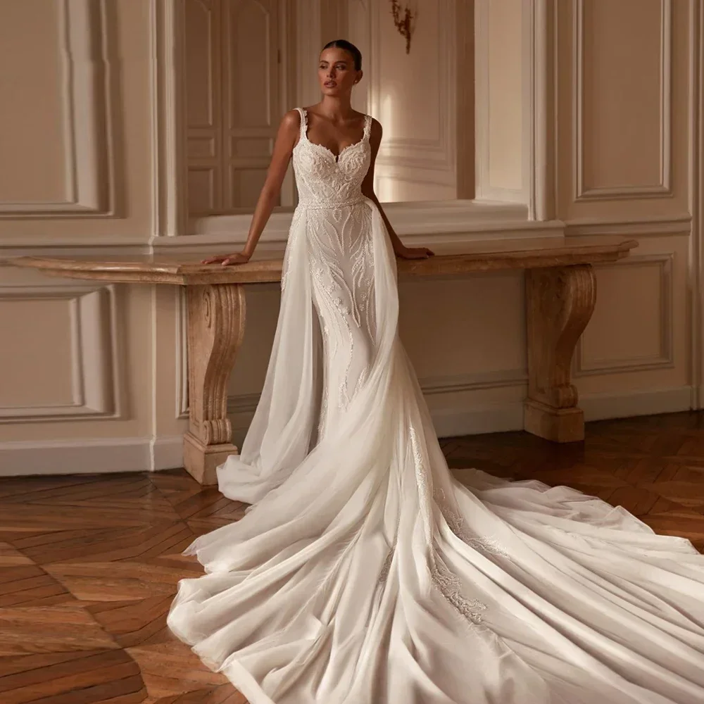Abiti da sposa sexy personalizzati a sirena Abito da sposa con strascico staccabile con applicazioni senza maniche a cuore