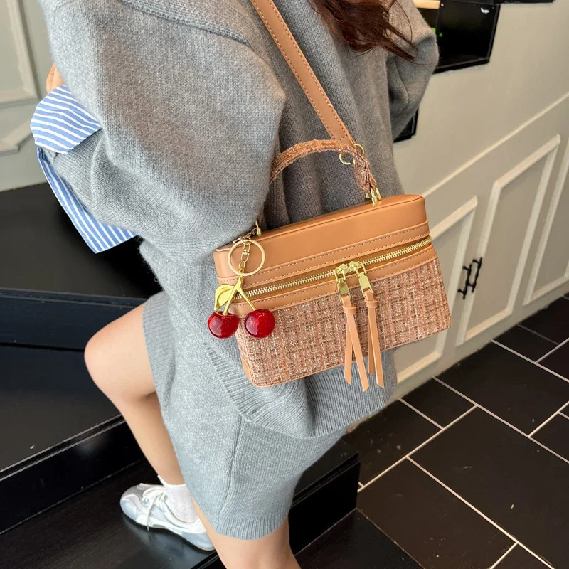 

Elegant Women's Leather Classic Fashion Shoulder Bag Luxury Designer Crossbody Tote Handbag For Modern Daily Chic