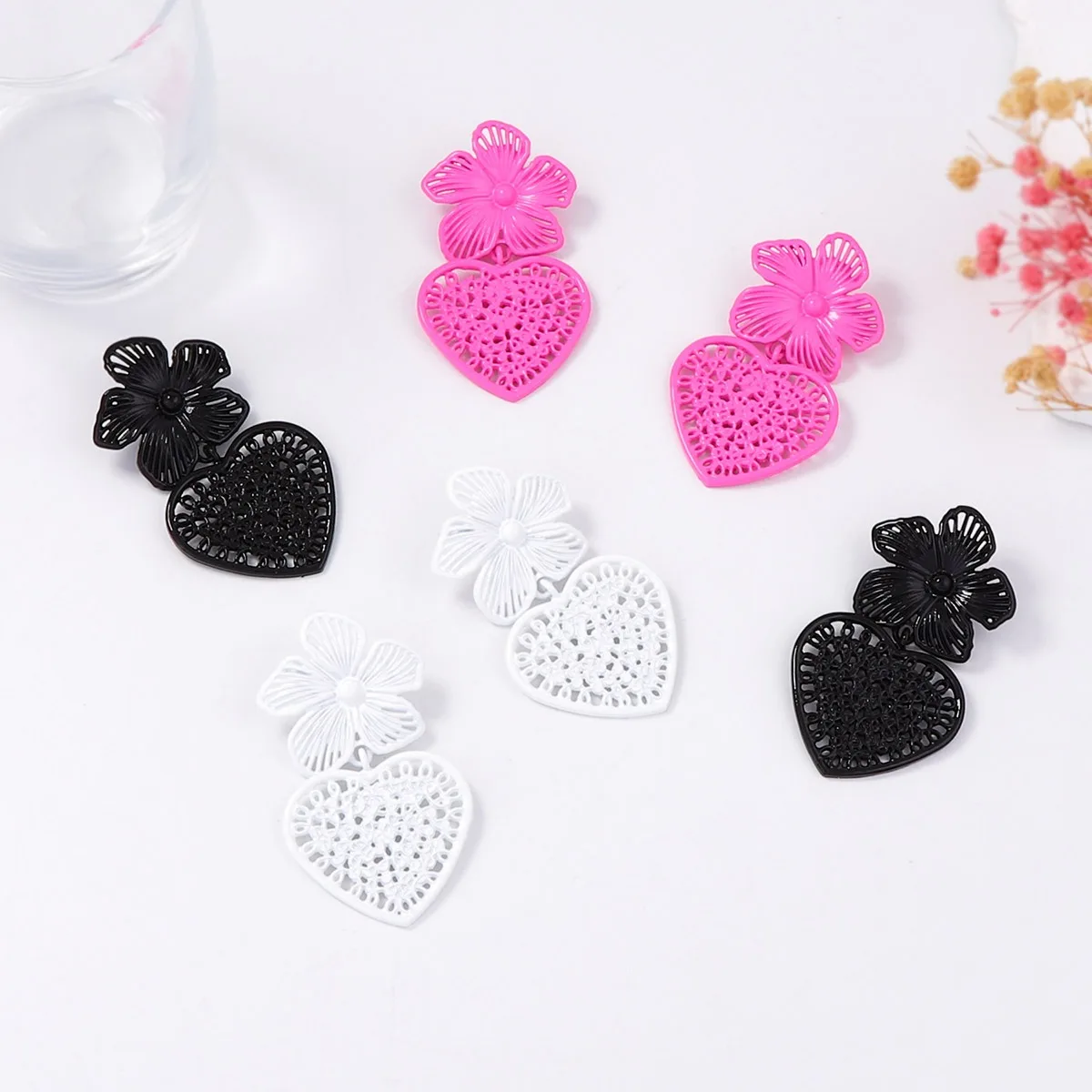 New Y2K Pink Exaggerated Fashion Alloy Hollow Flower Heart-shaped Earrings Cool Girl Earrings for Women 2000s Party Accessories