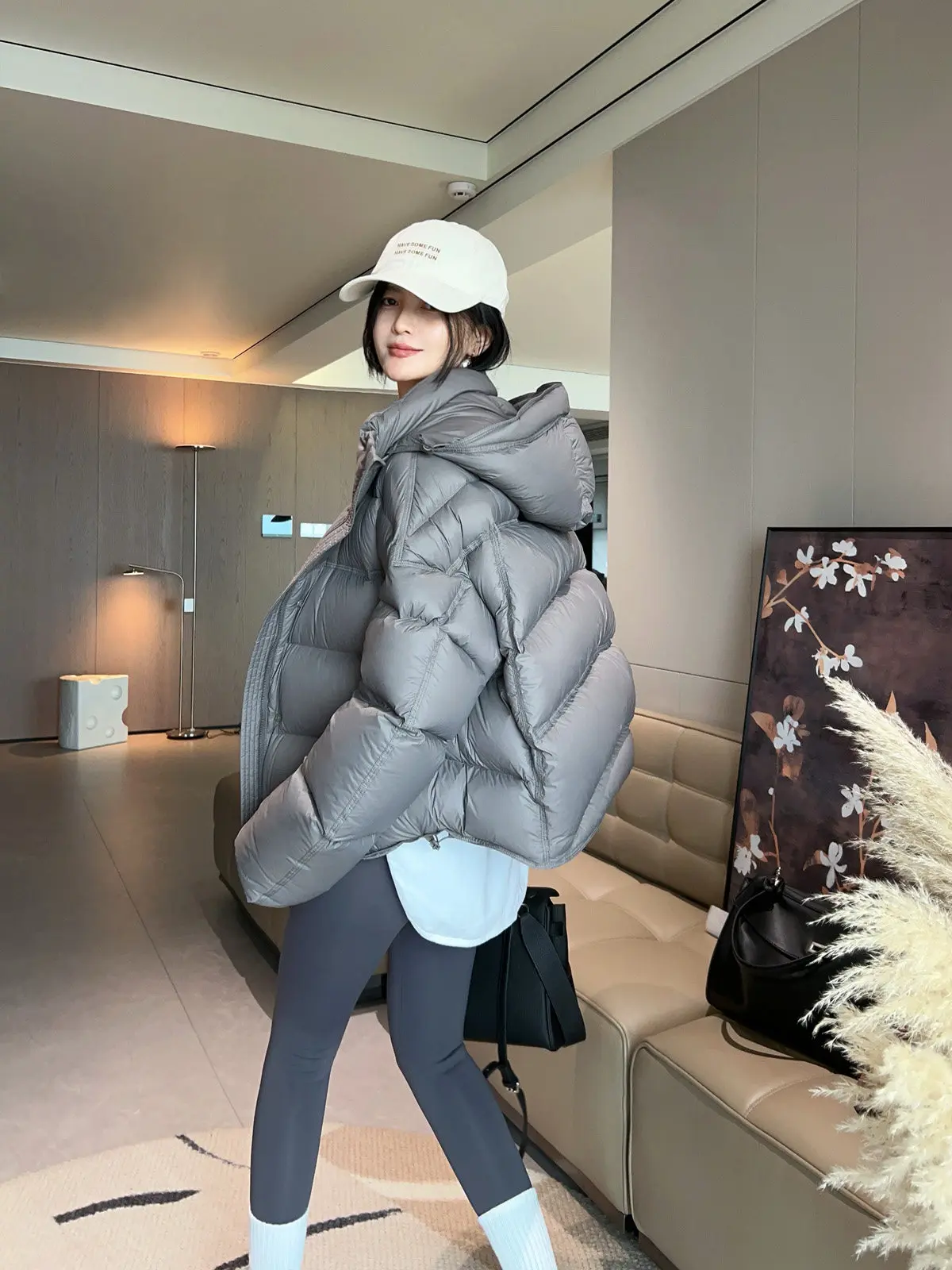 

Современная короткая женская пуховая куртка с отстегивающимся капюшоном Yang Zǐ, новая зимняя модель, утепленная верхняя одежда, пуховик с эффектом «черепаховой спинки»