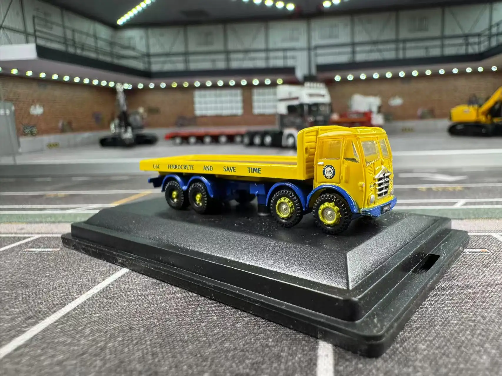 

Литой под давлением OXFORD масштаб 1:148, транспортный бортовой прицеп, модель автомобиля из сплава, Коллекционная игрушка, подарок, сувенир, украшение для дисплея