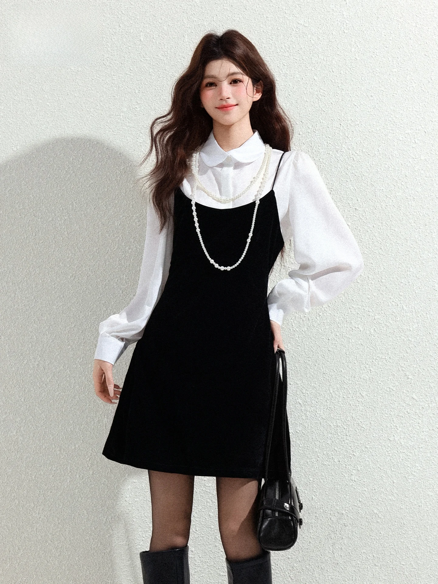 

Комплект из утягивающей рубашки и платья-халтер: женская модная коллекция весна, повседневный стиль, однотонный, с длинным рукавом, круглый вырез, из двух предметов.