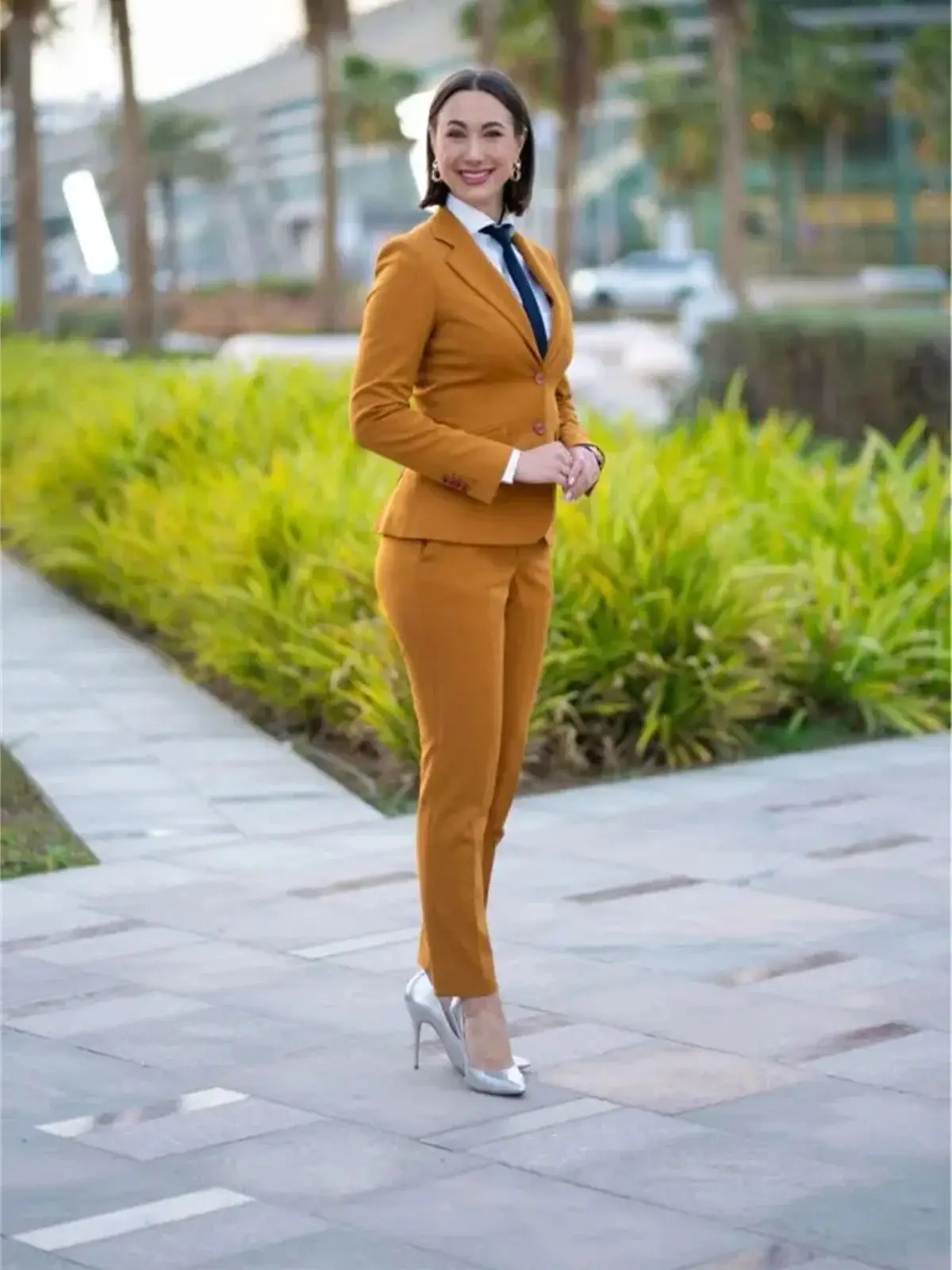 

Business Single Breasted Women Suits 2 Pieces Jacket Pants Sets Notched Lapel Formal Wear Slim Fit Customized Tailored Suits