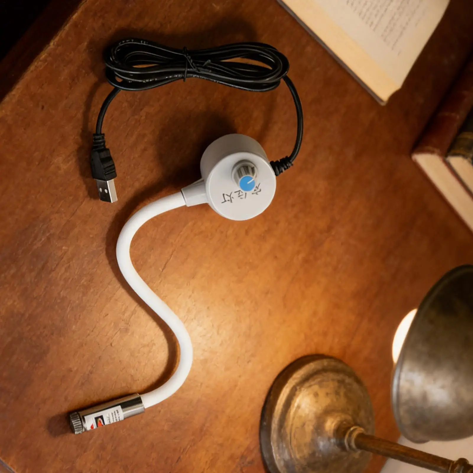 Picture 6: Sewing Machine Light Adjustable Red Guide Line Tool 360 Degree Positioning Magnetic Sewing Machine Positioning Light