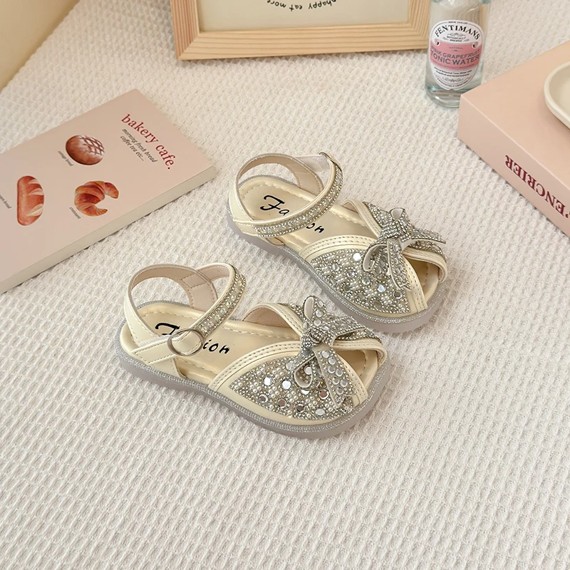

Сандалии для девочек, обувь с бантом для девочек, детские модные сандалии на низком каблуке 2023 года со стразами, детская летняя вечерние повседневная обувь принцессы