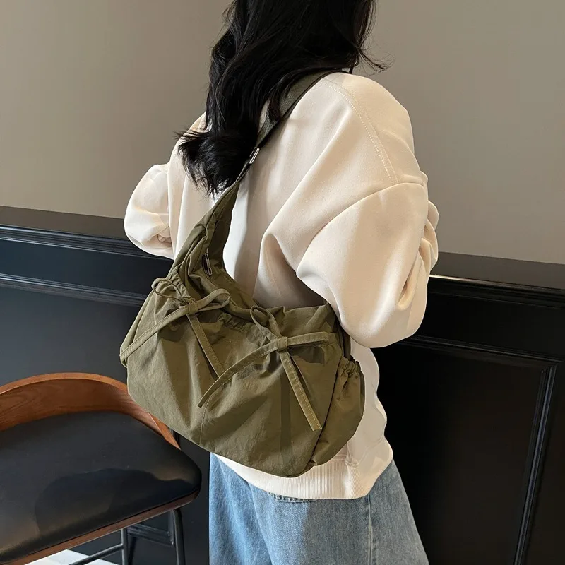 Sac Hobo Tendance avec Cordon de Serrage et Poche Latérale, Bandoulière Réglable, Grande Capacité, Sac Fourre-tout Polyvalent, Sac à Bandoulière Décontracté