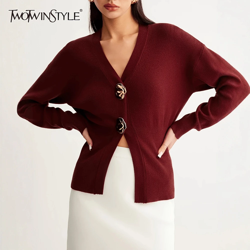 

TWOTWINSTYLE элегантный винный трикотаж для женщин с v-образным вырезом и длинными рукавами в стиле пэчворк, большие металлические пряжки, утягивающие кардиганы, женские новые