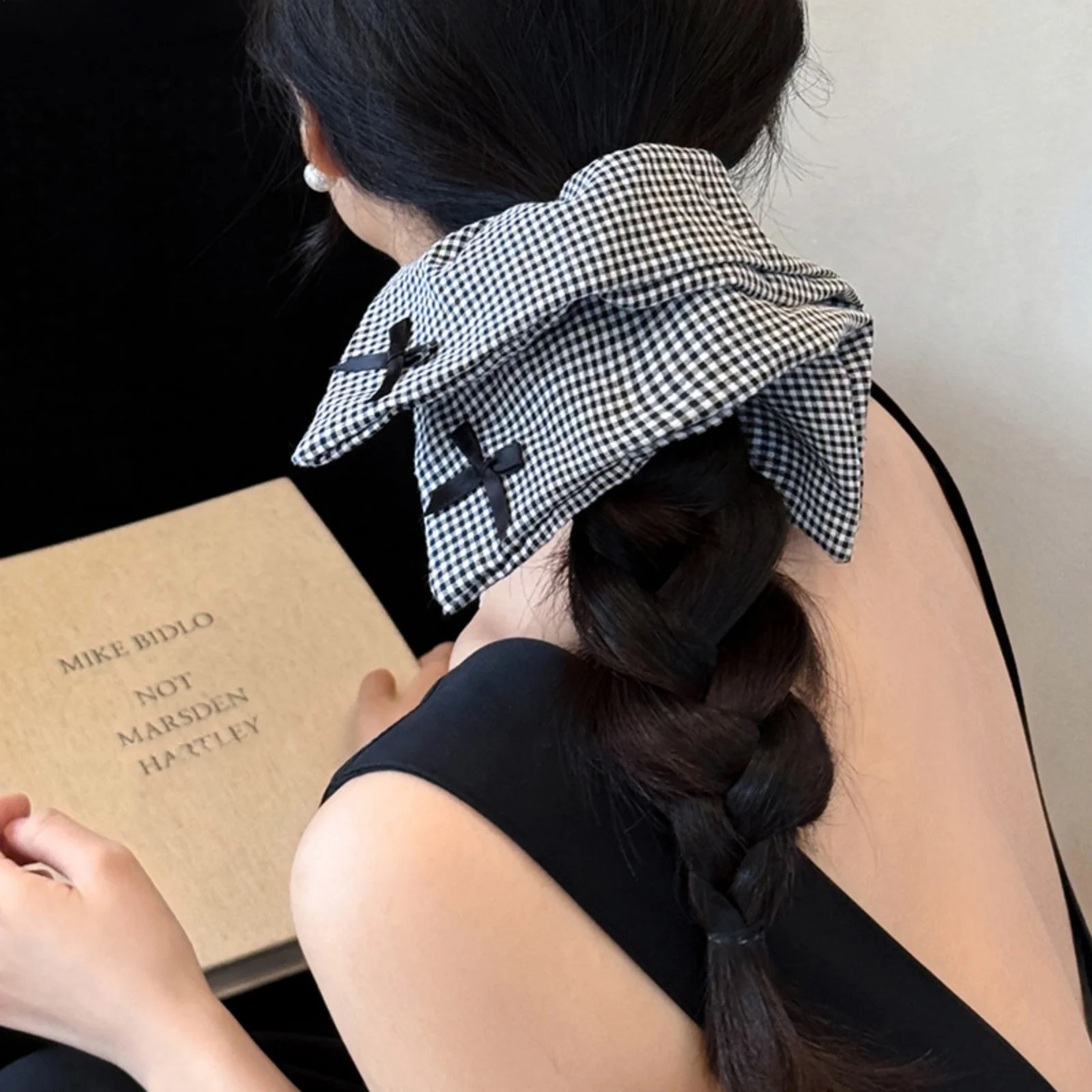 

Квадратные большие черно-белые клетчатые полосатые леопардовые принты с бантом в форме сердца, резинки для волос для женщин, модный темпераментный шарф