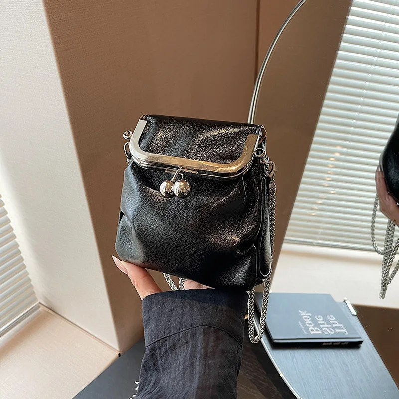 

Ruched Clip Bag Shoulder Bag Soft PU Leather Crossbody Bags for Women Luxury Kisslock Frame Bags Coins Lipstick Women Handbags