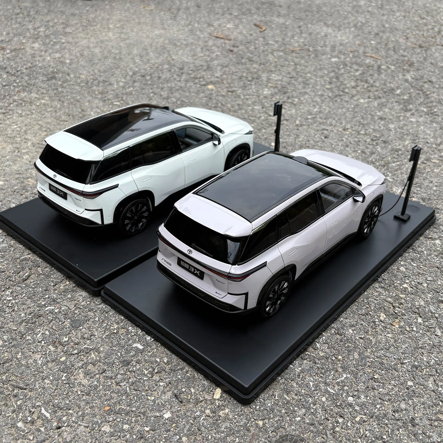 1:18 Original Model,Toyota bZ3X EV,Electrical Power SUV,Alloy Car Model for Display,Gift and Collections