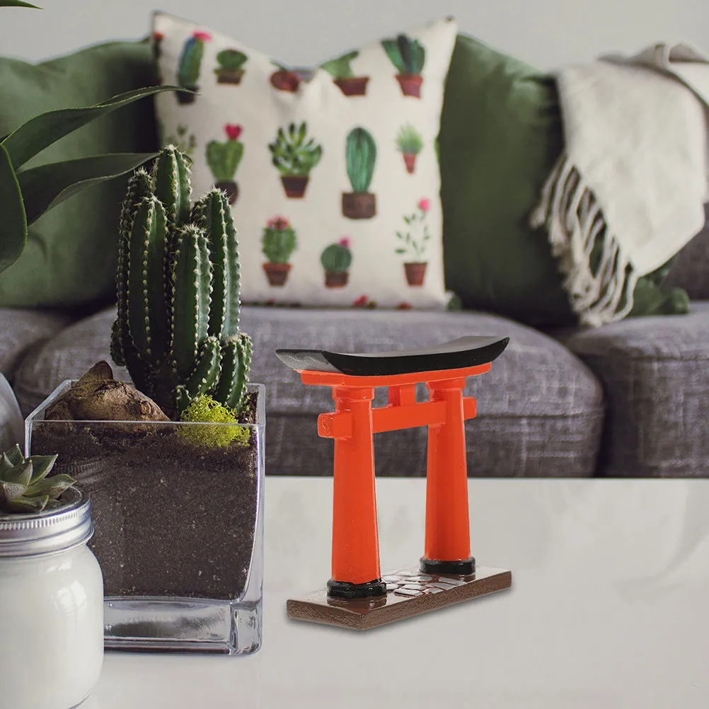 

2 шт. миниатюрных декоративных ворот Тории из смолы, украшение для спальни, аксессуары для микроландшафта, японский орнамент, садовая статуэтка