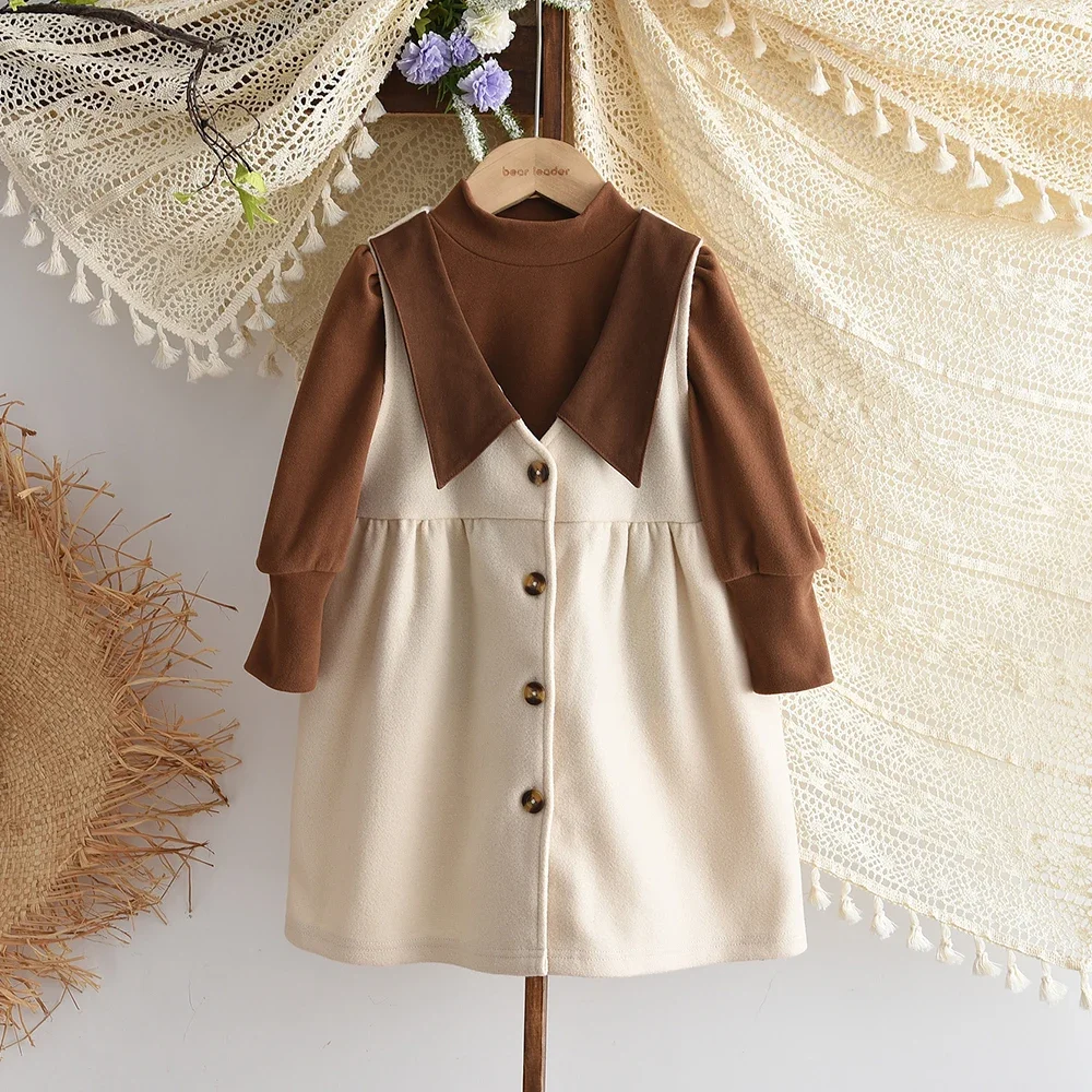 2026 Kinderkleidung Herbst/Winter Neue Mädchenkleidung Kaffeefarbenes Langarm-Oberteil + Revers-Kleid mit Einzelknopfleiste und Schulterträgern – Detail 2