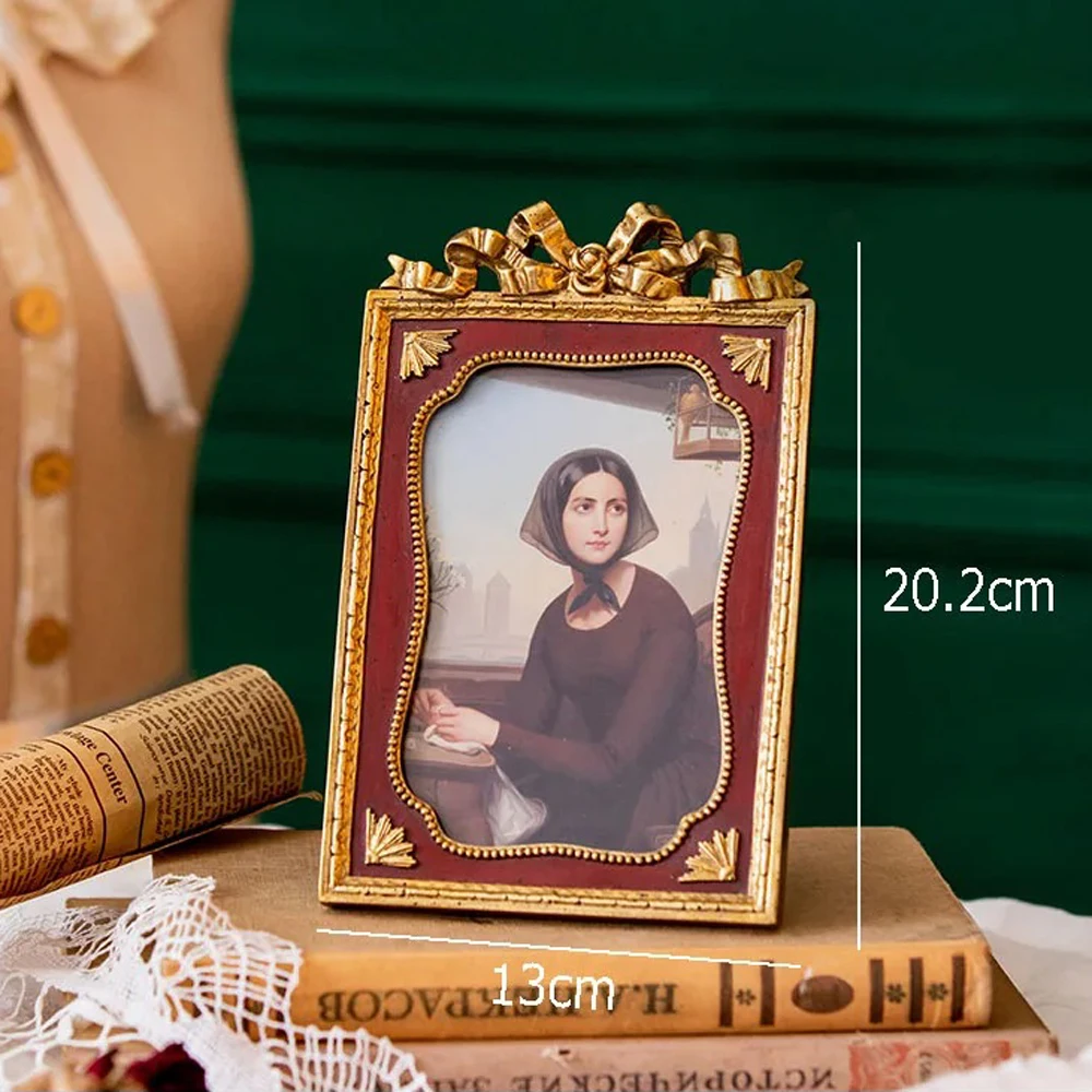 6inch Vintage Picture Frame Antique Tabletop Wall Hanging European Resin Display Frame for Office Hallway Gift Ornaments Arts