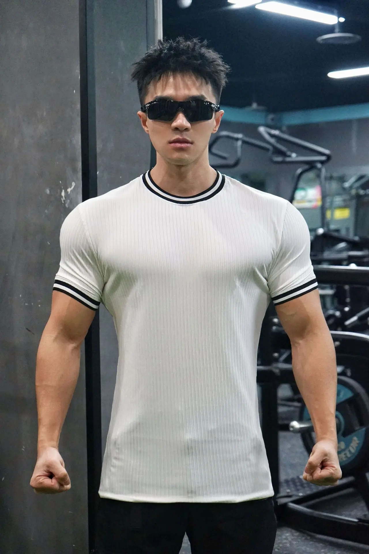 Sportliches Halbengeschnittenes Fitness-Kurzarmshirt für Herren Basketball Herbst Lauftraining Einfarbig Gestreiftes Elastisches Sport-T-Shirt