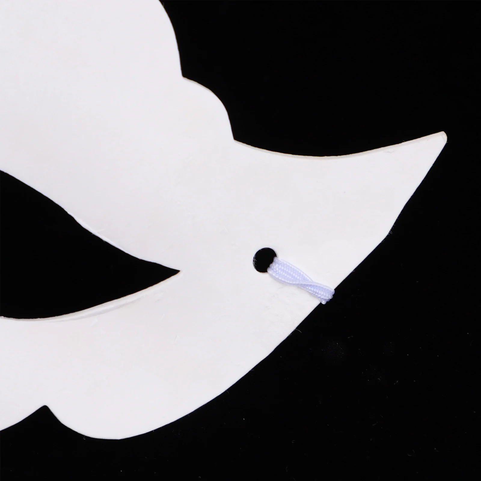 6Pcs Paper Pulp DIY Mask Unfinished Craft Kit for Painting Kids Parent Child Bonding Activity Party Favors Holiday Decorations