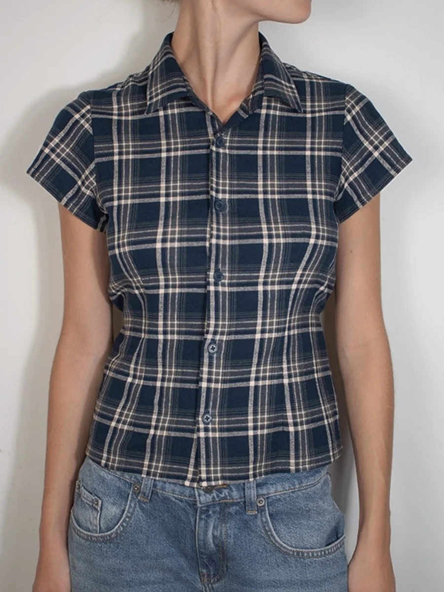 

Женская клетчатая рубашка на пуговицах Y2K в консервативном стиле, приталенная блузка в клетку с короткими рукавами, винтажный укороченный топ с кокетливым воротником