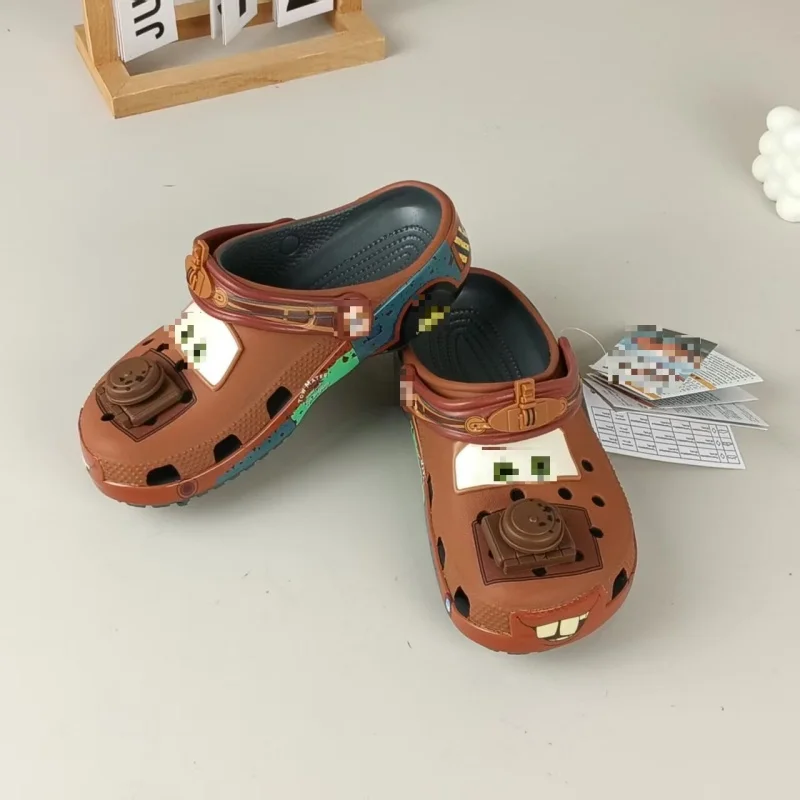 

2025 New In Stock Trend Versatile Hole Shoes Mcqueen Yaya Adult Anti Trend Slip Breathable Casual Beach Slippers Birthday Gift