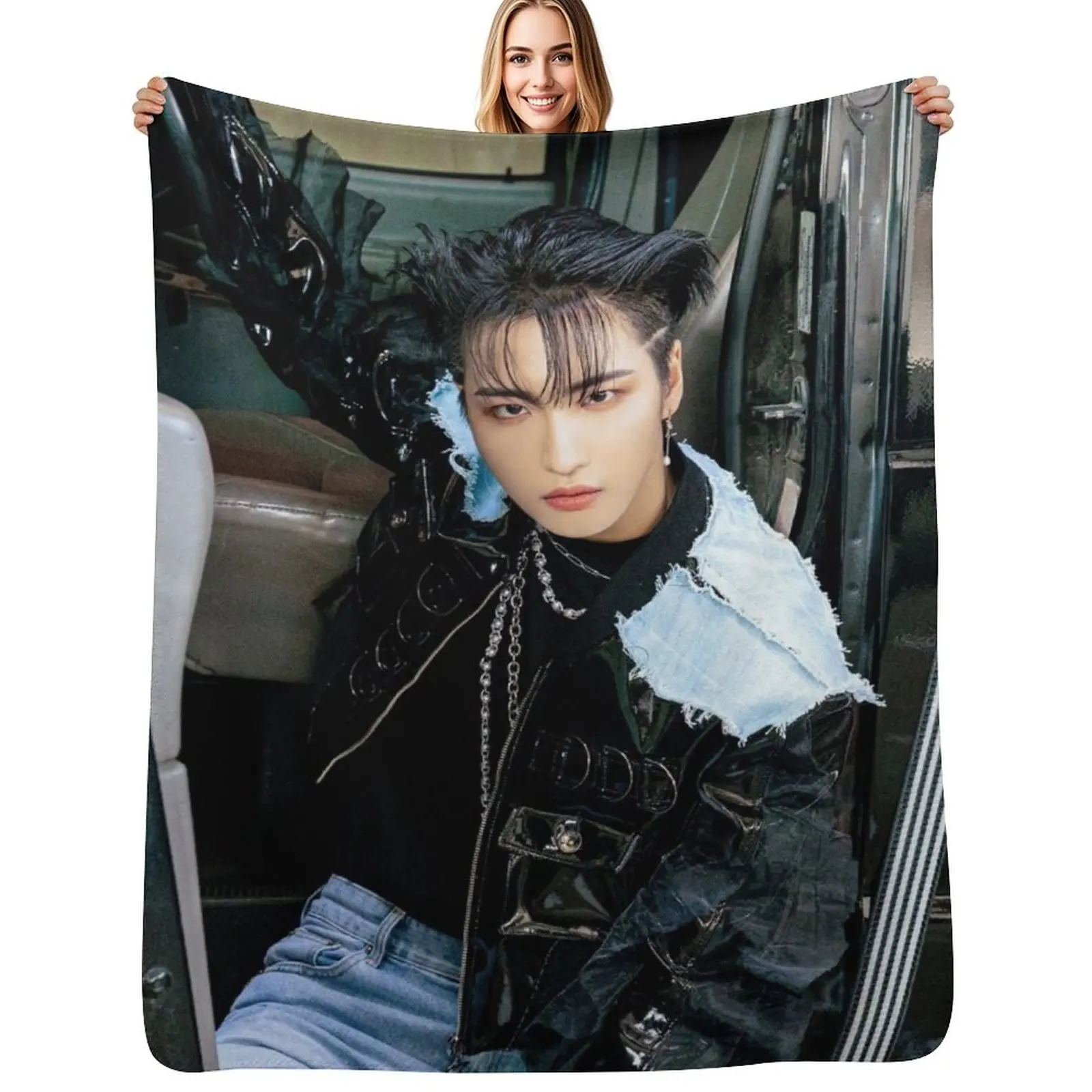 

ATEEZ SEONGHWA THE WORLD EP.1 : MOVEMENT GUERRILLA Throw Blanket Hair warm for winter Soft Big Plaid on the sofa Blankets