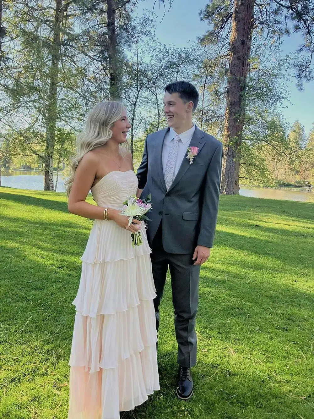 여성용 스트랩리스 레이어드 쉬폰 들러리 드레스 롱 파티 플리츠 오프숄더 볼드레스 우아한 여성용 정장 이브닝 드레스