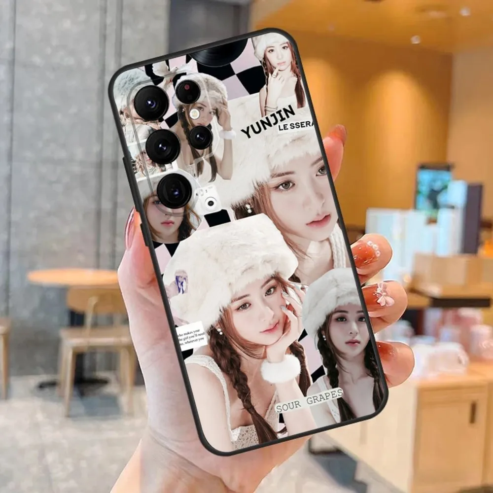 Kpop Huh Yunjin Phone Case For SamsungS24,S23,S22,S21,Ultra Pro S10,S30Plus,S9,20lite Black Cover