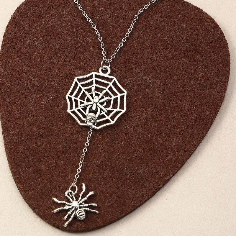 1pc Gothic Spider & Skull Pendant Choker – Party Necklace for Bold Looks.