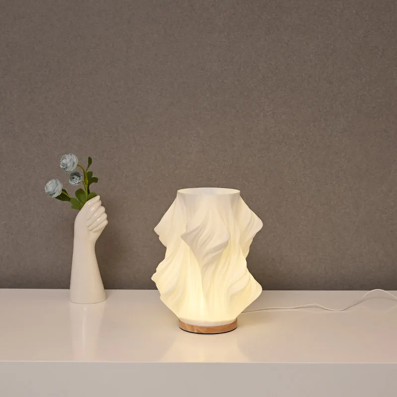 The new model is modern and simple, and the light bedroom bedside is fashionable.