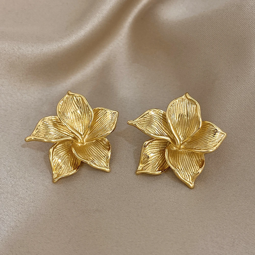 Greatera Goldene dreidimensionale Trompeten-Blumenform-Ohrstecker, einzigartige leichte Luxuslinien, originelles Design, Damenschmuck