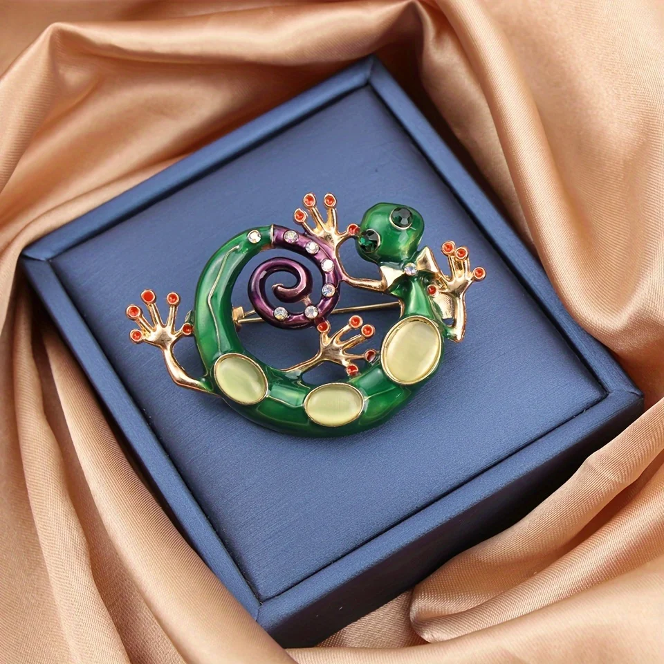 Cute Lizard Chameleon Animal Brooch for Women Crystal Rhinestone Metal Jewelry Banquet Party Clothing Pin Gift