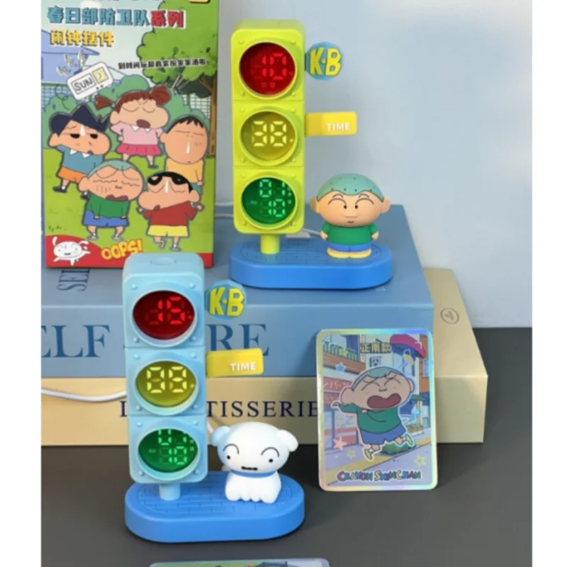 2025 Crayon Shin-Chanนาฬิกาปลุกกล่องตาบอดการจราจรเครื่องประดับนาฬิกาปลุกเดสก์ท็อปนาฬิกาการ์ตูนเครื่องประดับของเล่นของขวัญวันเกิด
